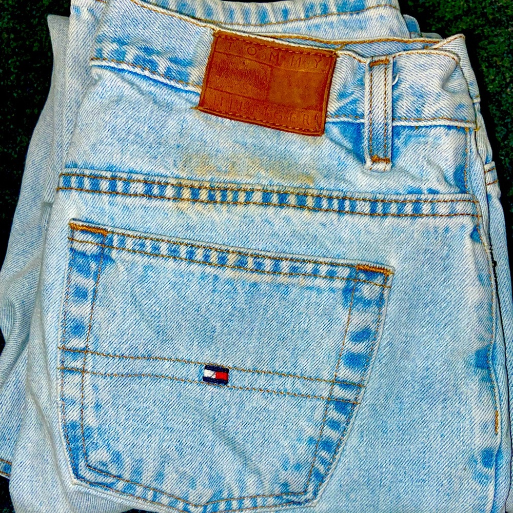 Amazing women’s vintage 90s Tommy Hilfiger blue jeans!